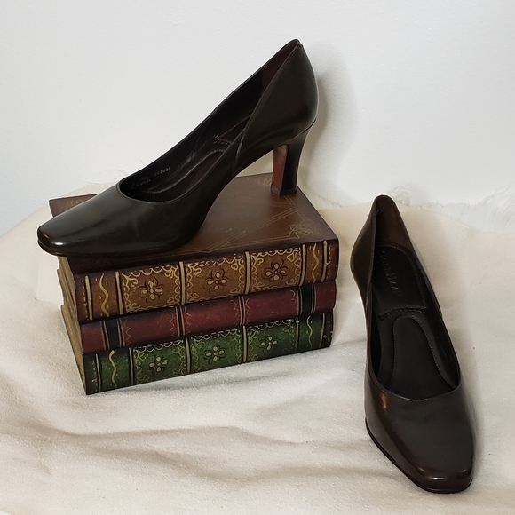 Vintage Cole Haan Leather Dark Brown Walking Heels Pristine Designer Luxury - Picture 4 of 13